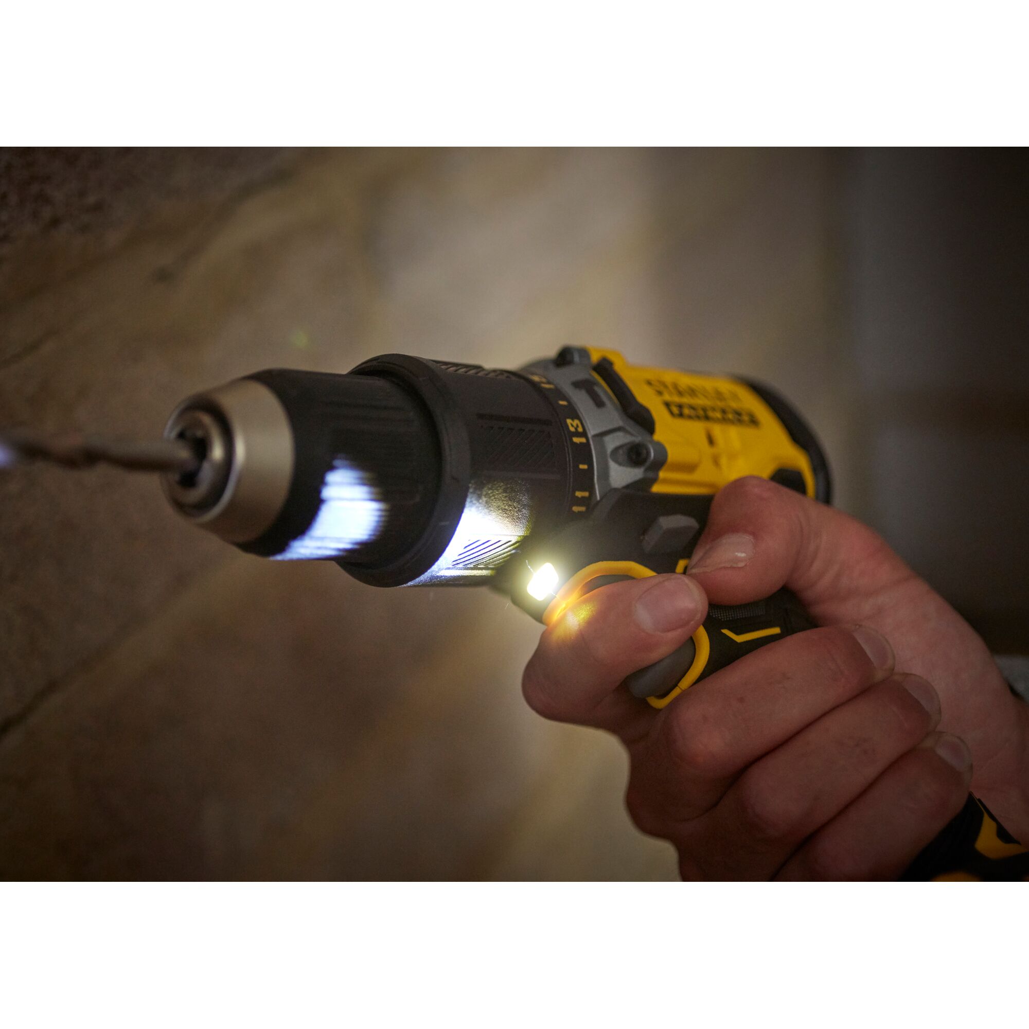 STANLEY SBD715D2K-B1 20V Brushless Hammer Drill Kit - Image 4